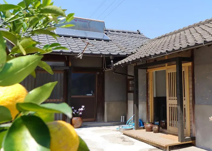 離島-宿navelの学校-三原港から船で14分